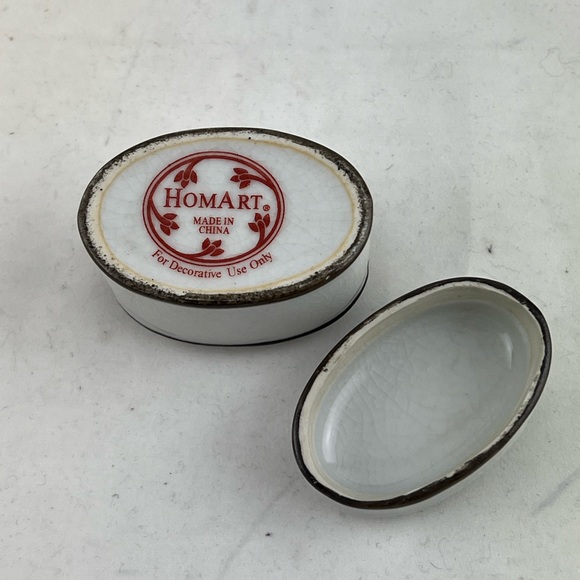 Decorative Butterfly Mini Porcelain Box - Picture 4 of 4